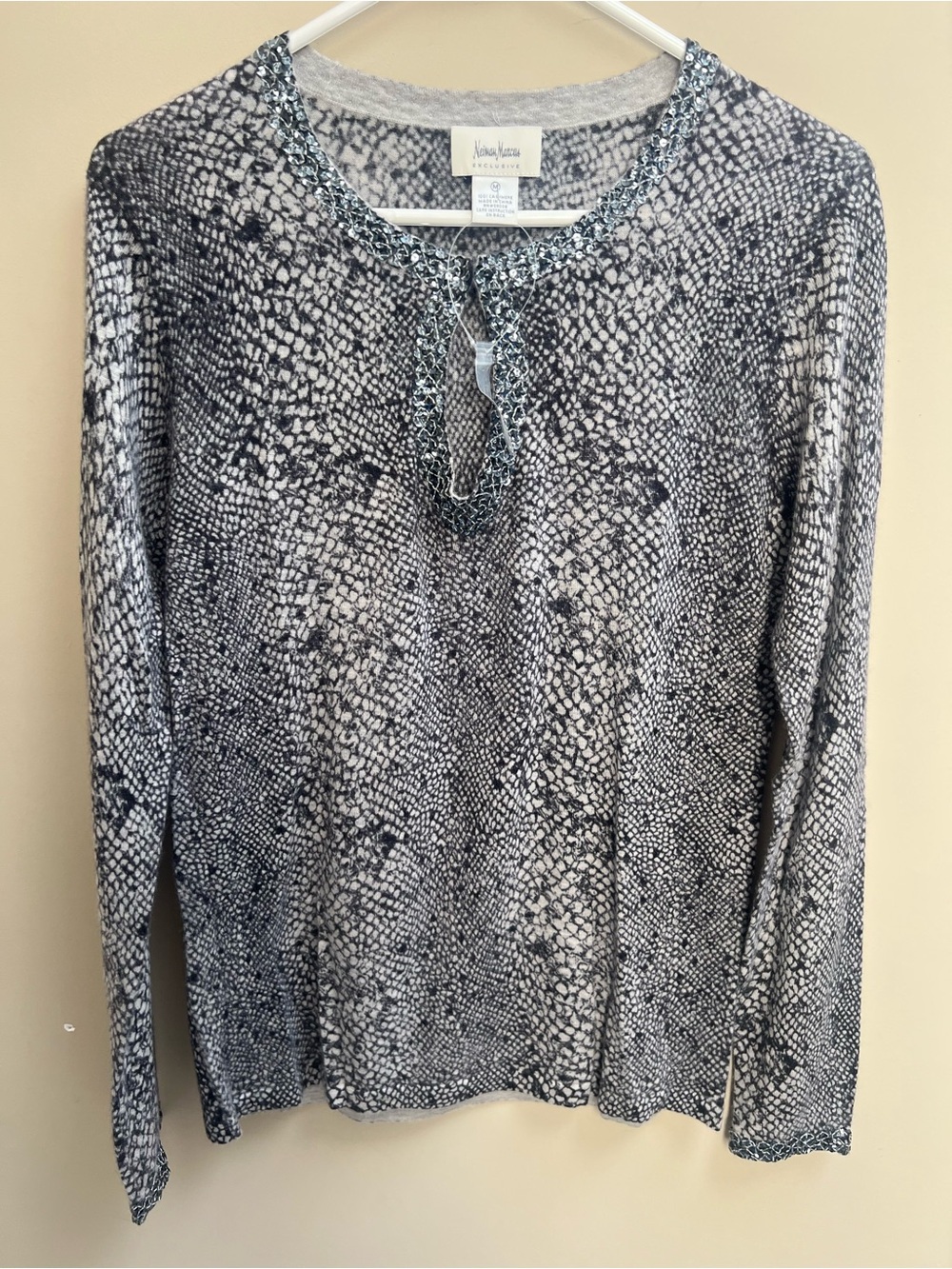 Cashmere sweater Snake-Print Long Sleeve Top with sequin accents Sz M